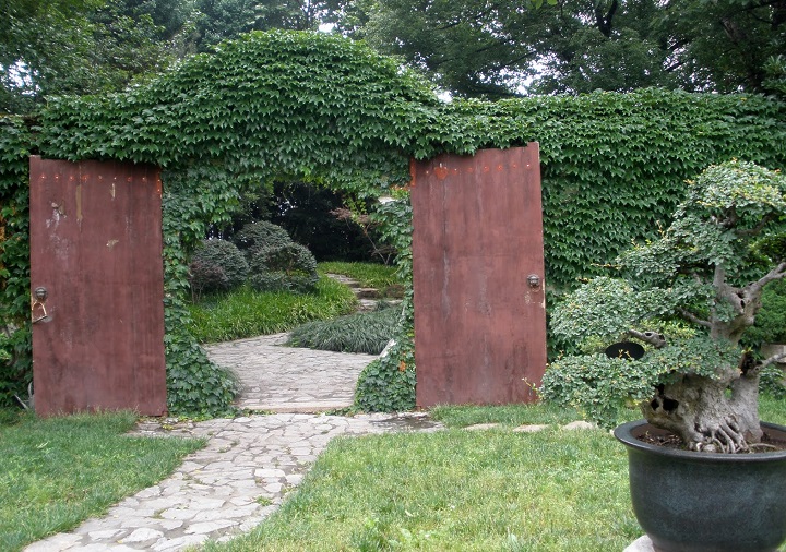 38 EyeCatching Moon Gate Designs For Your Garden • Insteading